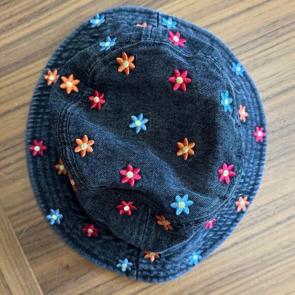 American Eagle Black Demin Bucket Hat with Multicolor Floral Embroidered Daisies - Picture 5 of 7
